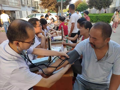 縣中醫(yī)醫(yī)院 借“夏日健康知識進萬家”宣傳服務活動普及健康咨詢